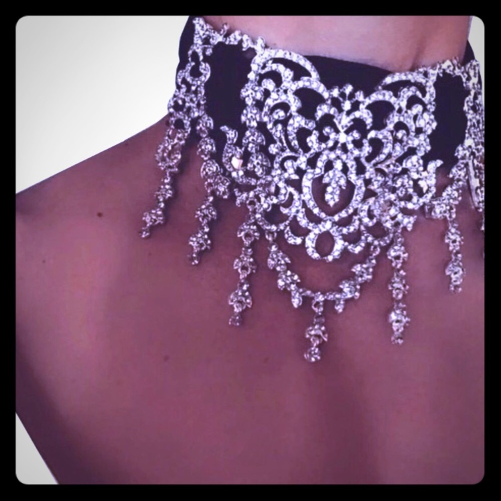 NEW Stunning, Sophisticated and Sexy Chocker